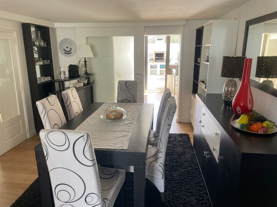 Sala de jantar do apartamento de aluguer em Ofir